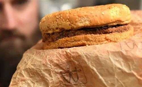 1995年的麦当劳汉堡至今不腐 这是吃了防腐剂吗？